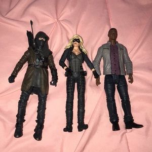 Action figures from arrow.